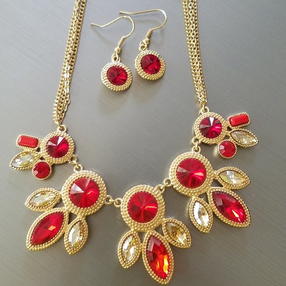 Runway Large Red Rhinestone Gold Collar Necklace & Pierced Earrings Set - Picture 1 of 5